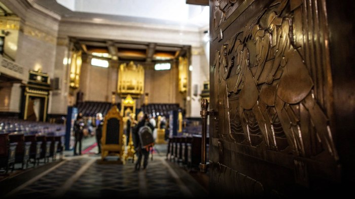 Legal challenge to Met's Freemasons policy thrown out